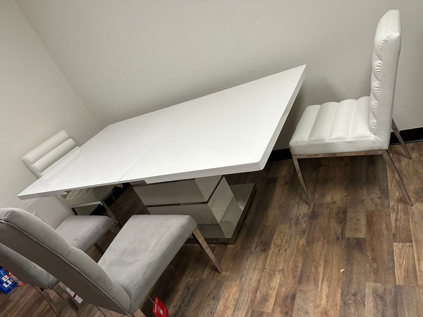 White Lacquer Dining Table with 6 Chairs