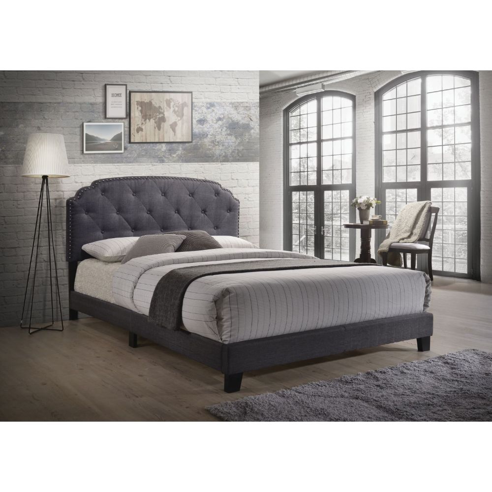 Tradilla Queen Bed